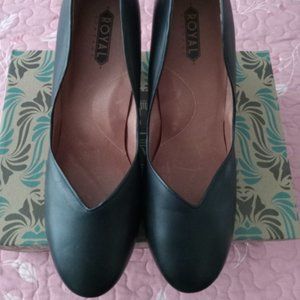 Black Marilyn pump by Royal Vintage (American Duchess)